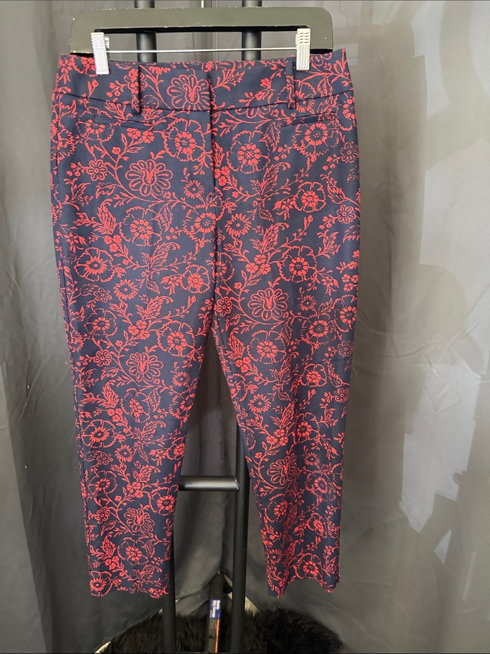 Ann Taylor Navy Cropped Pants with Red Floral Motif